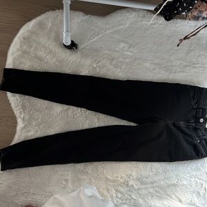Skinny black Levi high rise